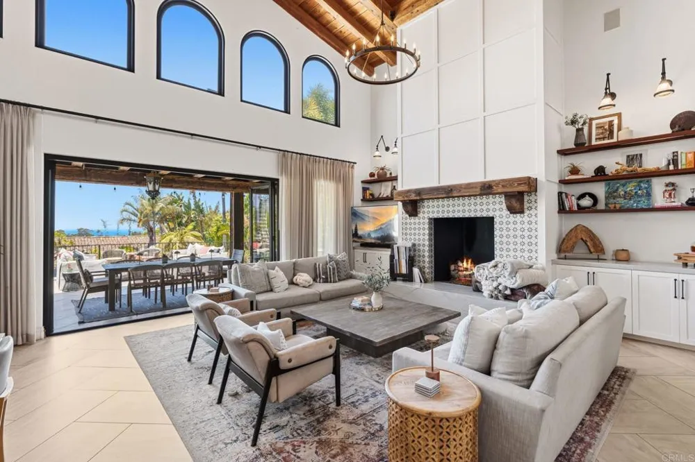 1668 Crest Drive Encinitas, CA 92024