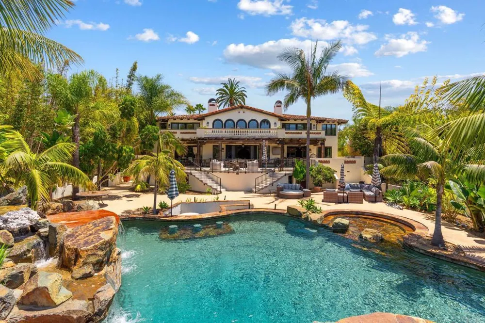 1668 Crest Drive Encinitas, CA 92024