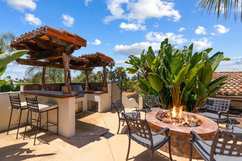 1668 Crest Drive Encinitas, CA 92024
