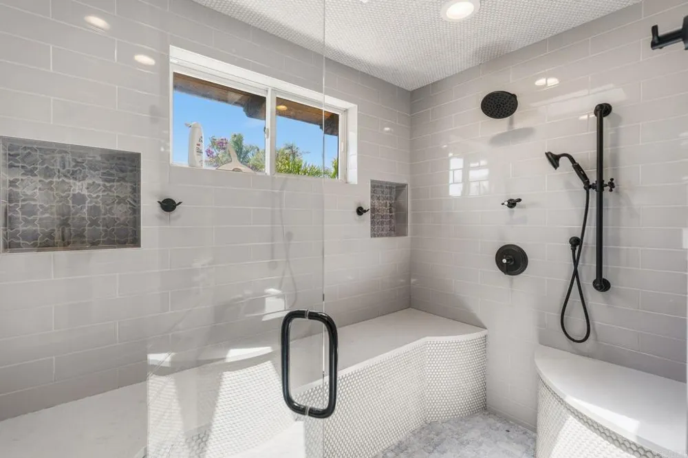 1668 Crest Drive Encinitas, CA 92024