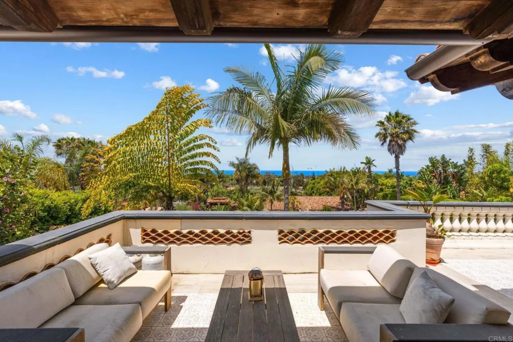 1668 Crest Drive Encinitas, CA 92024