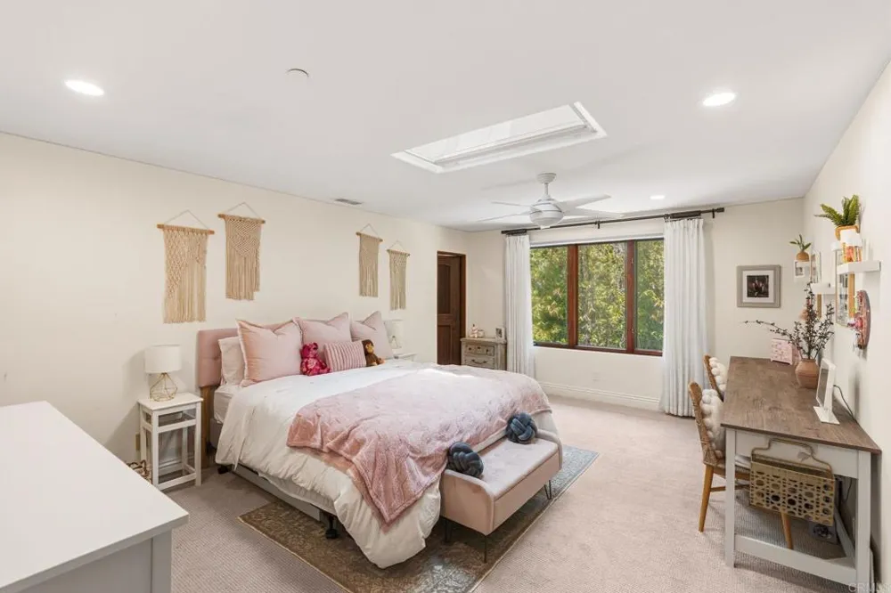 1668 Crest Drive Encinitas, CA 92024