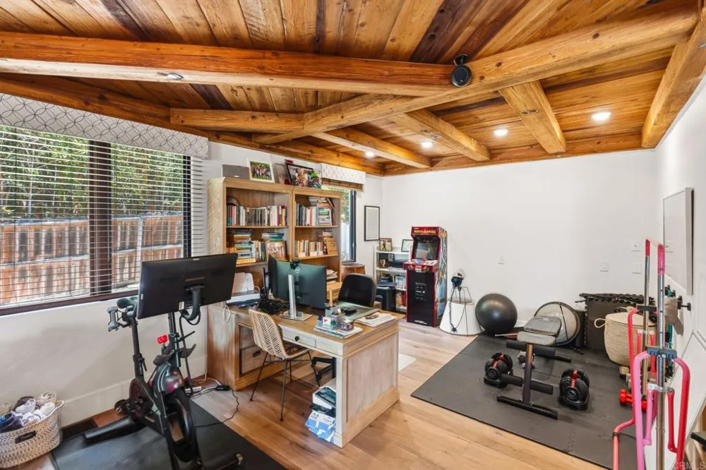 1668 Crest Drive Encinitas, CA 92024