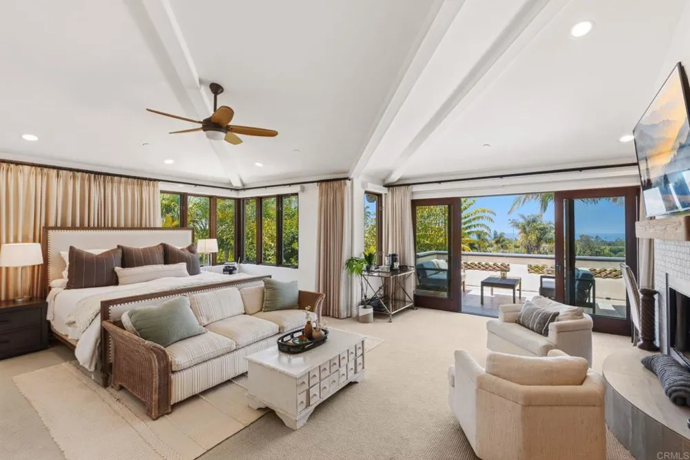 1668 Crest Drive Encinitas, CA 92024