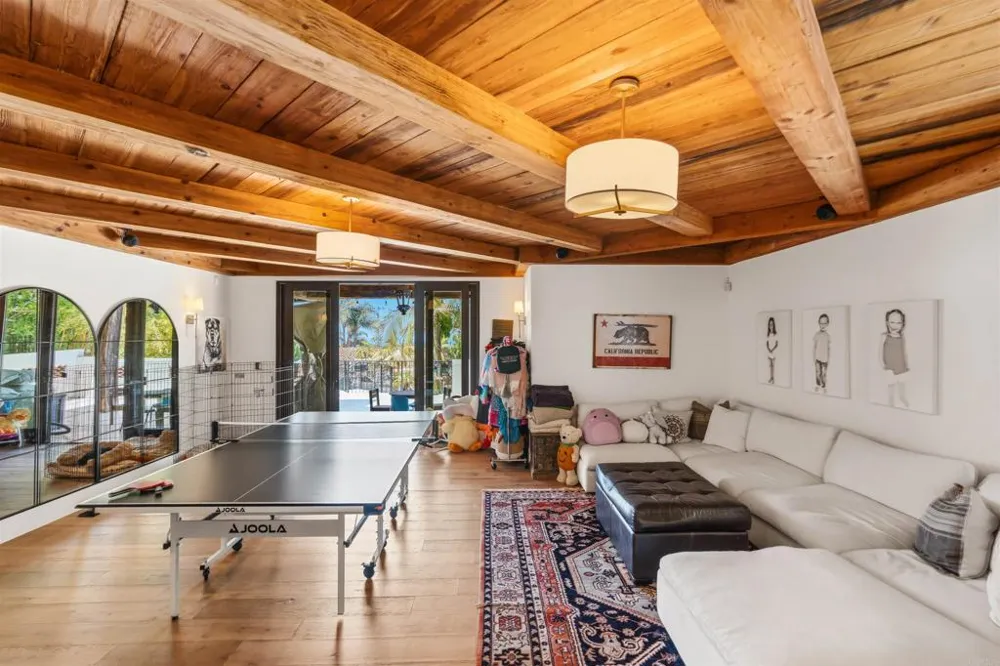 1668 Crest Drive Encinitas, CA 92024