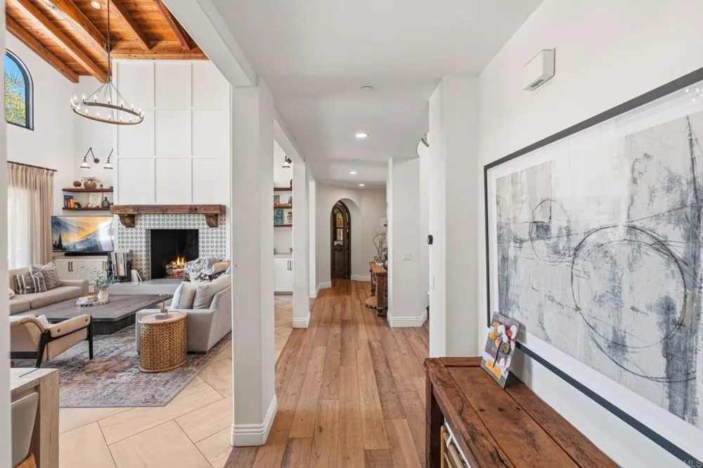 1668 Crest Drive Encinitas, CA 92024