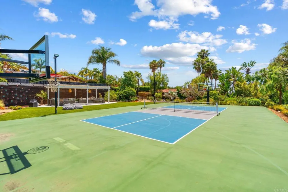 1668 Crest Drive Encinitas, CA 92024