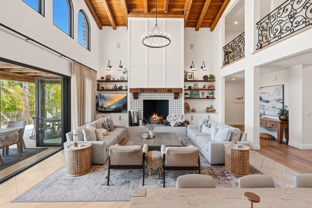 1668 Crest Drive Encinitas, CA 92024