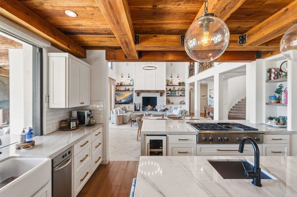 1668 Crest Drive Encinitas, CA 92024