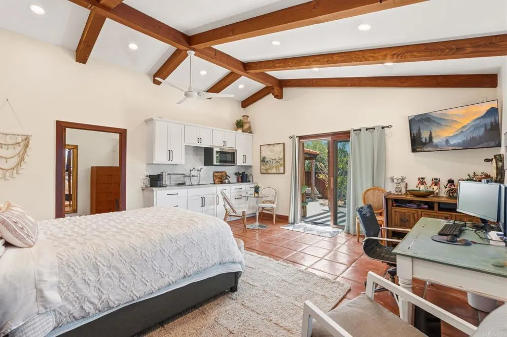 1668 Crest Drive Encinitas, CA 92024