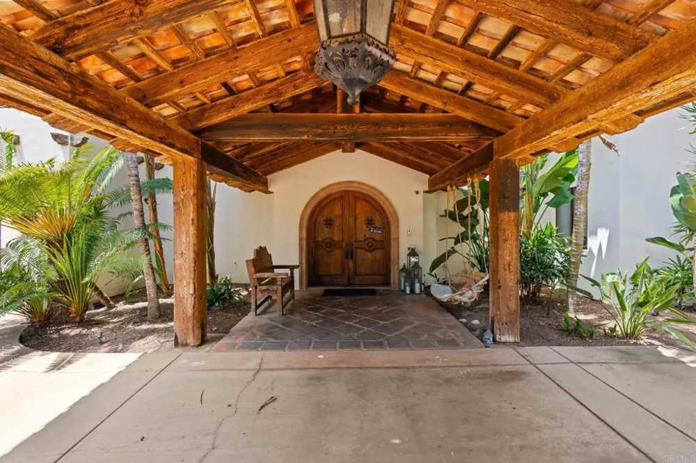 1668 Crest Drive Encinitas, CA 92024