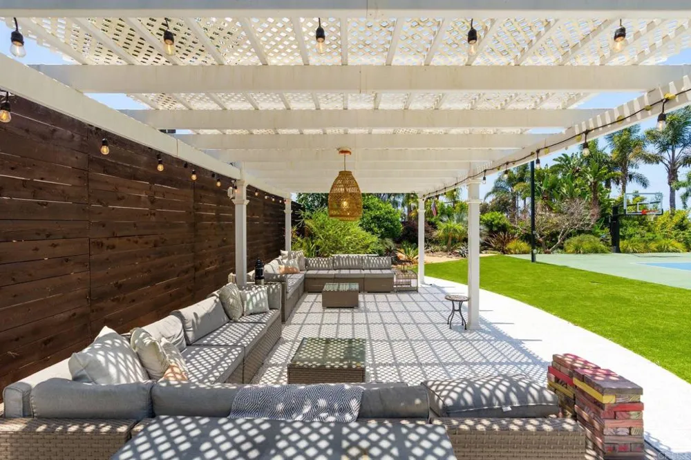 1668 Crest Drive Encinitas, CA 92024