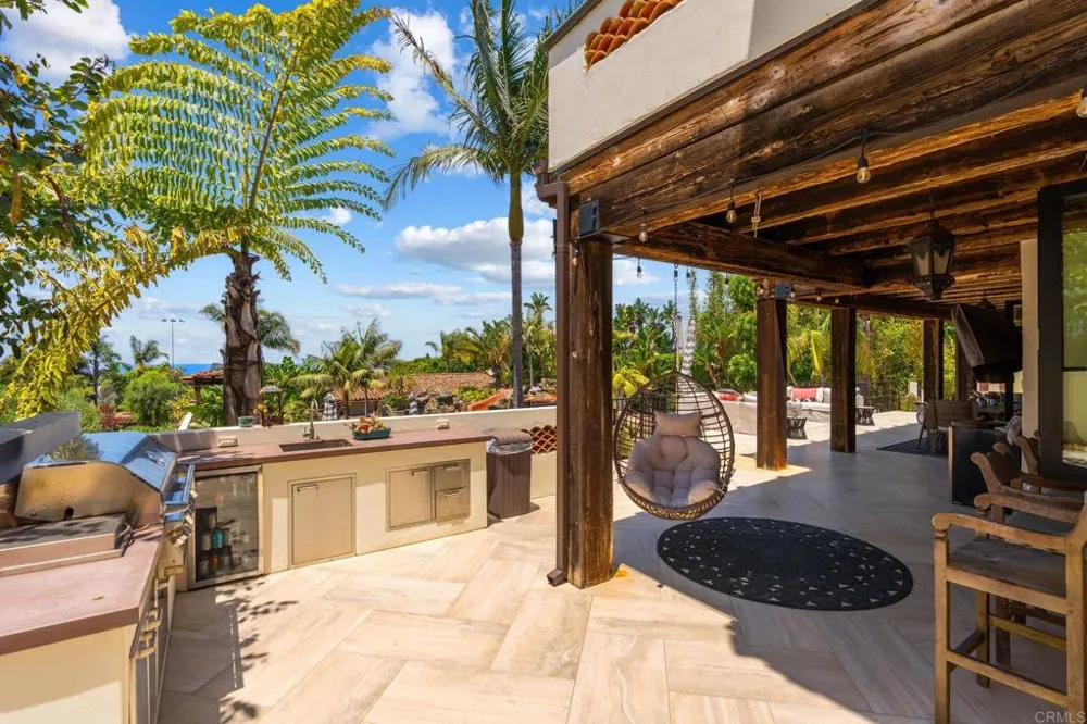 1668 Crest Drive Encinitas, CA 92024
