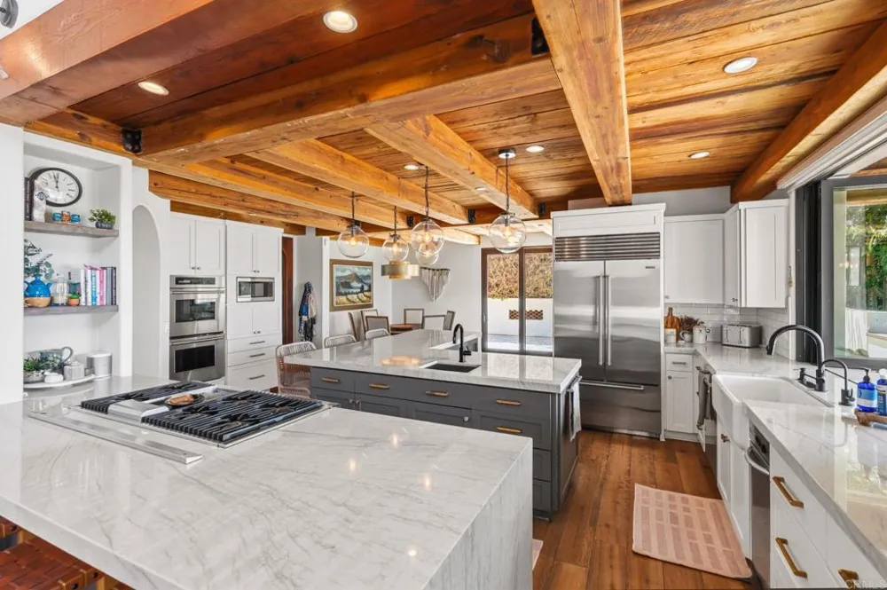 1668 Crest Drive Encinitas, CA 92024