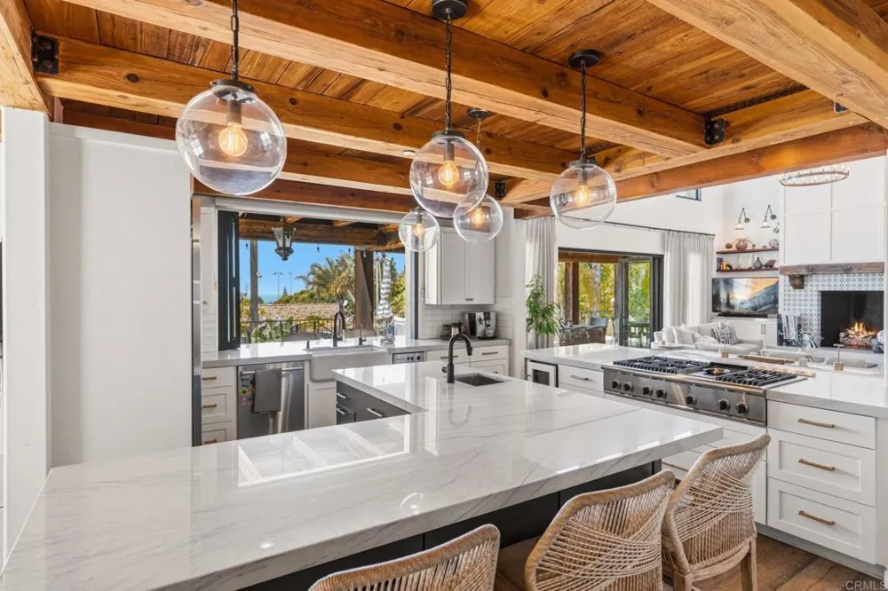 1668 Crest Drive Encinitas, CA 92024