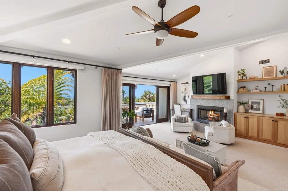 1668 Crest Drive Encinitas, CA 92024