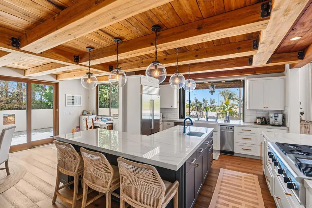 1668 Crest Drive Encinitas, CA 92024