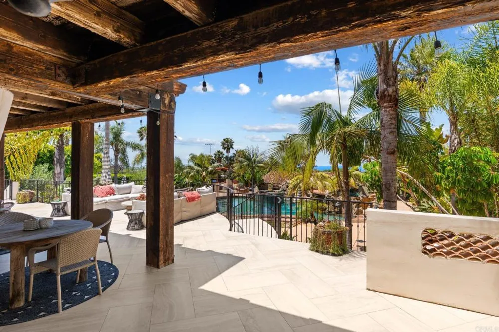 1668 Crest Drive Encinitas, CA 92024