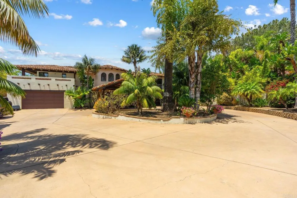 1668 Crest Drive Encinitas, CA 92024