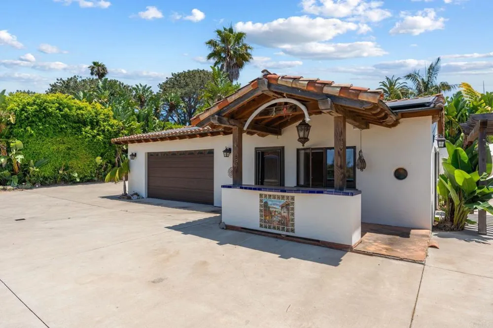 1668 Crest Drive Encinitas, CA 92024