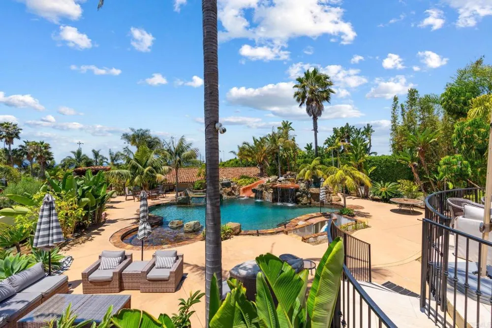 1668 Crest Drive Encinitas, CA 92024