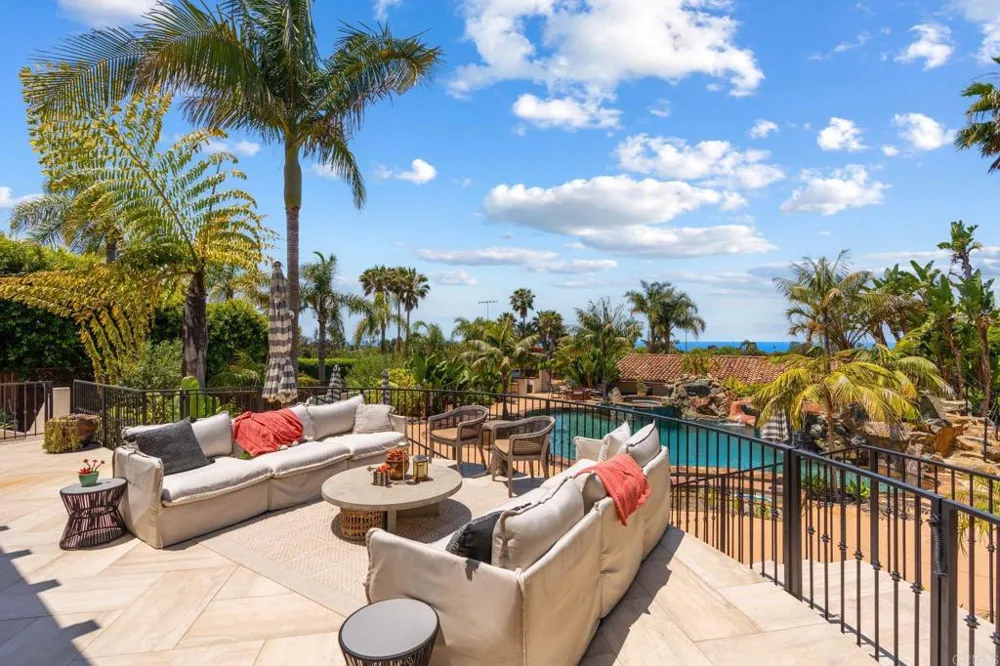1668 Crest Drive Encinitas, CA 92024