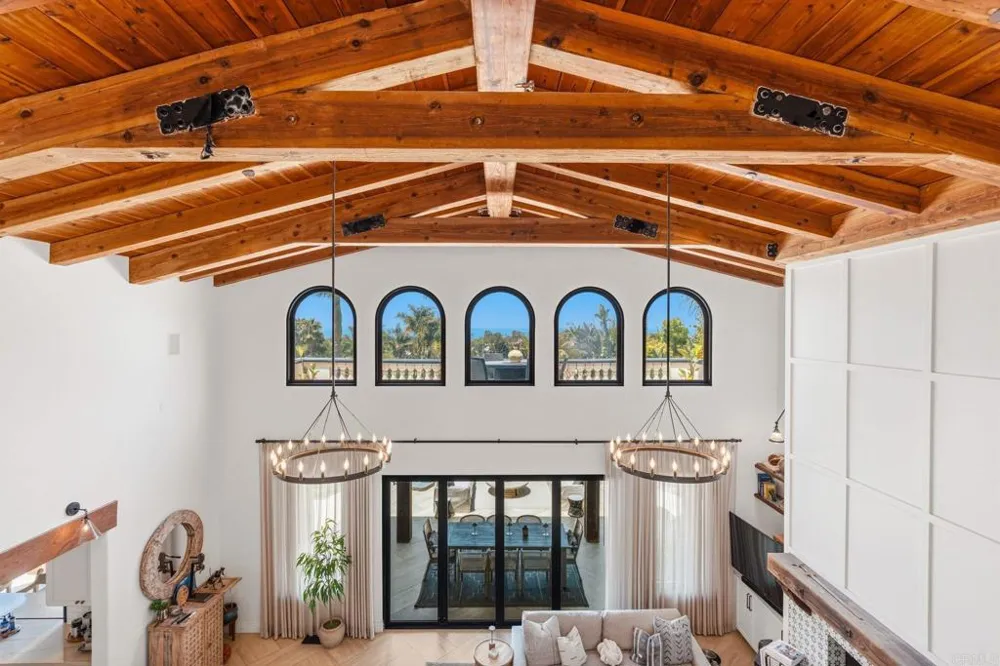 1668 Crest Drive Encinitas, CA 92024