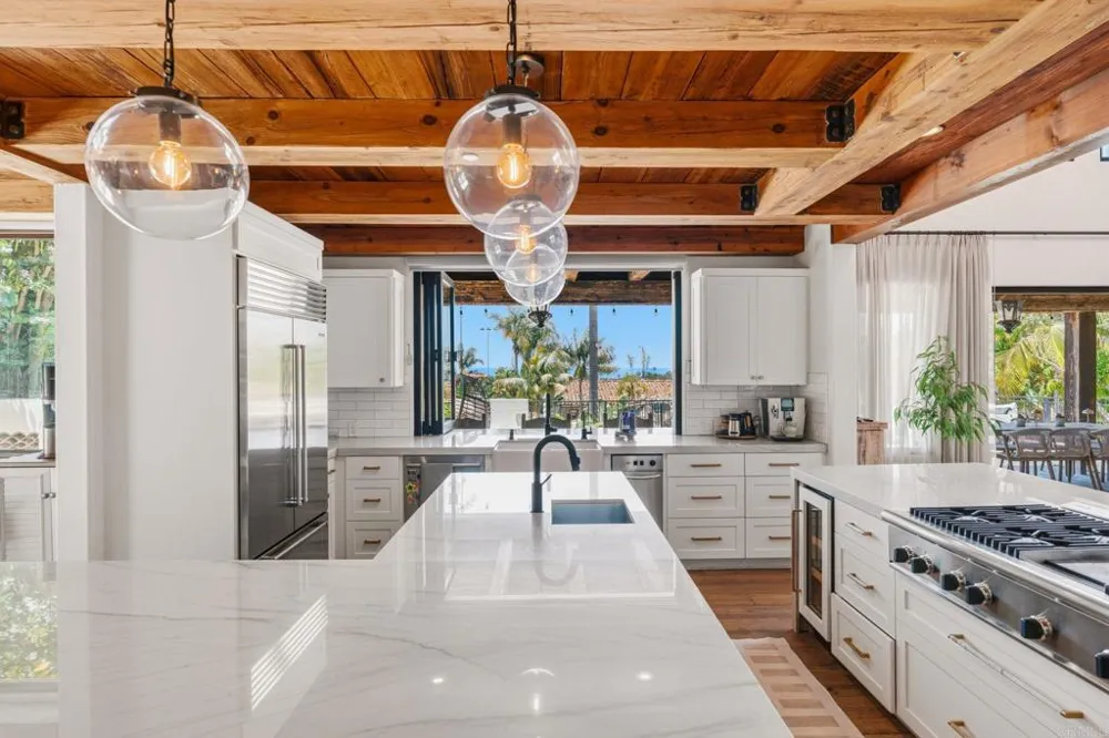 1668 Crest Drive Encinitas, CA 92024