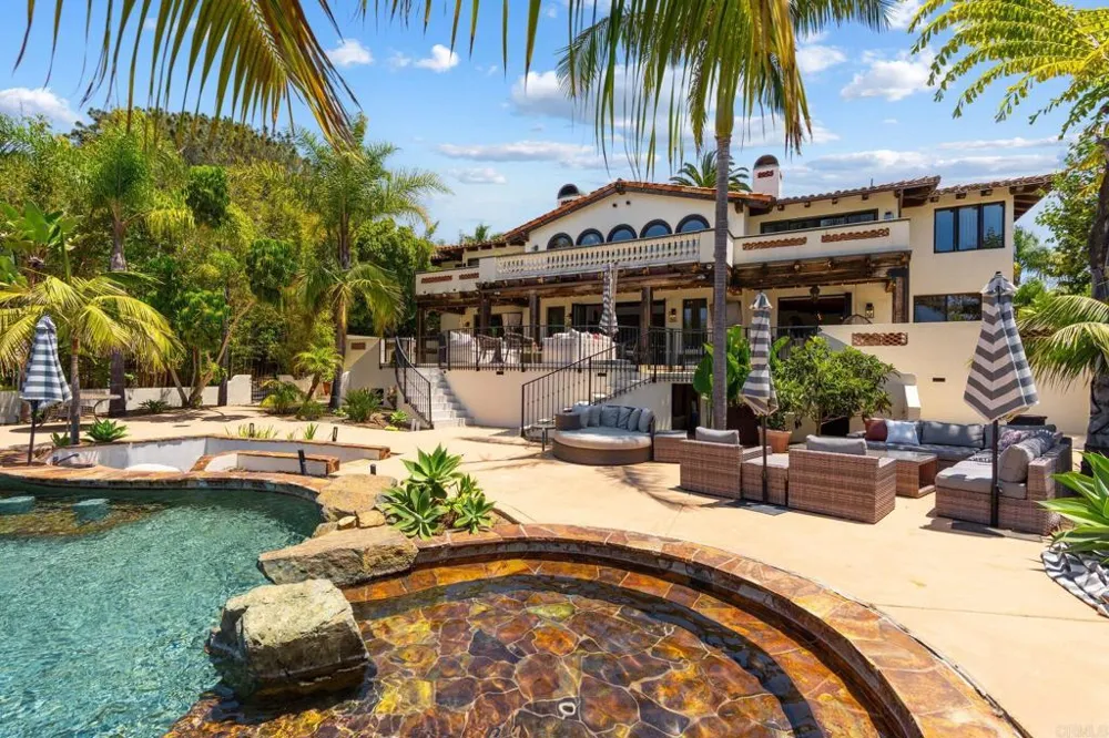 1668 Crest Drive Encinitas, CA 92024