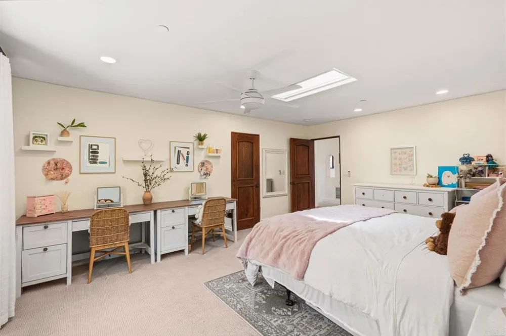 1668 Crest Drive Encinitas, CA 92024