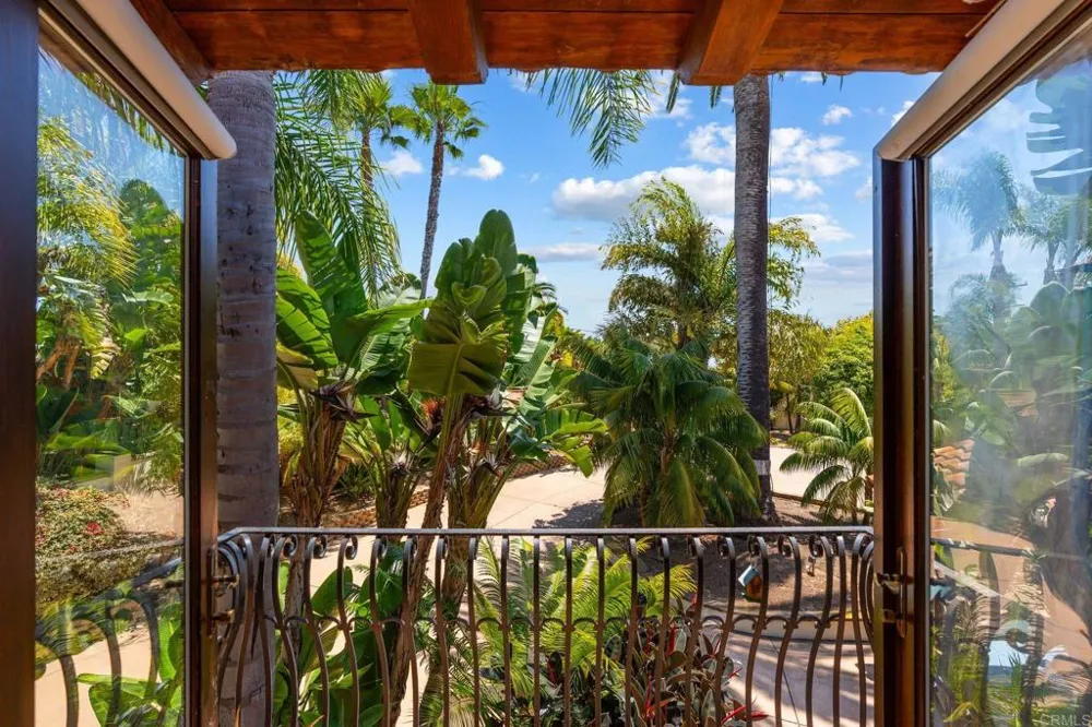 1668 Crest Drive Encinitas, CA 92024
