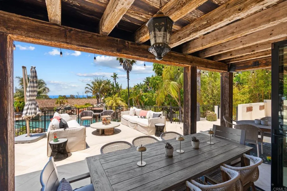 1668 Crest Drive Encinitas, CA 92024