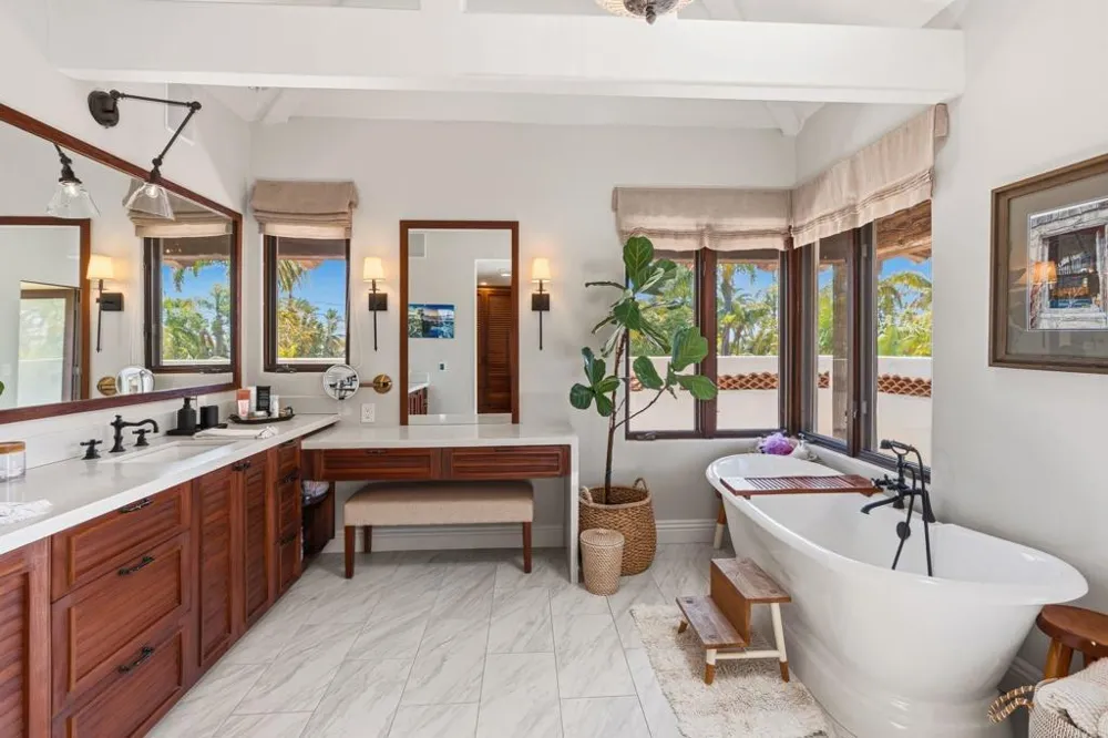 1668 Crest Drive Encinitas, CA 92024