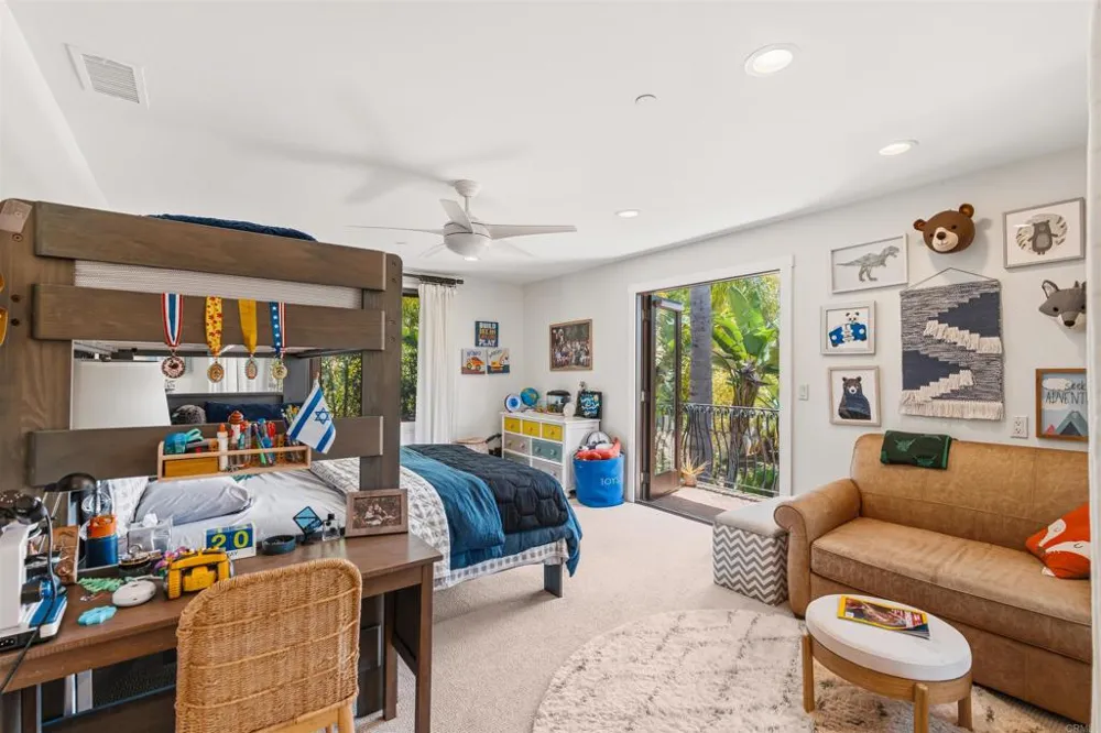 1668 Crest Drive Encinitas, CA 92024