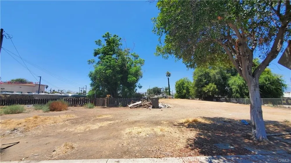 217 Iowa Riverside, CA 92507