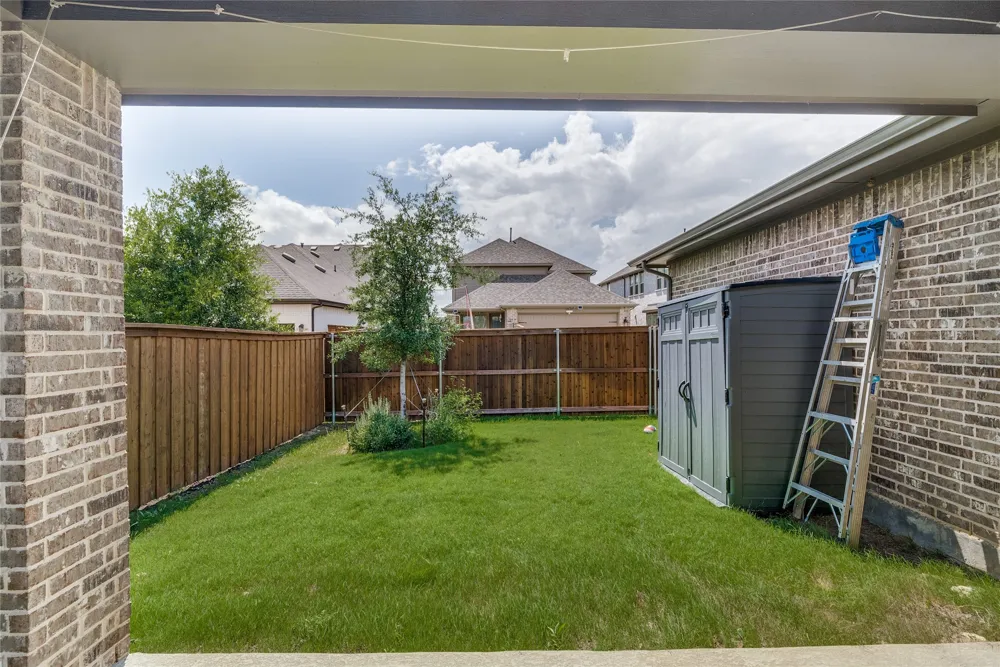 909 Almond Blossom Circle Crowley, TX 76036