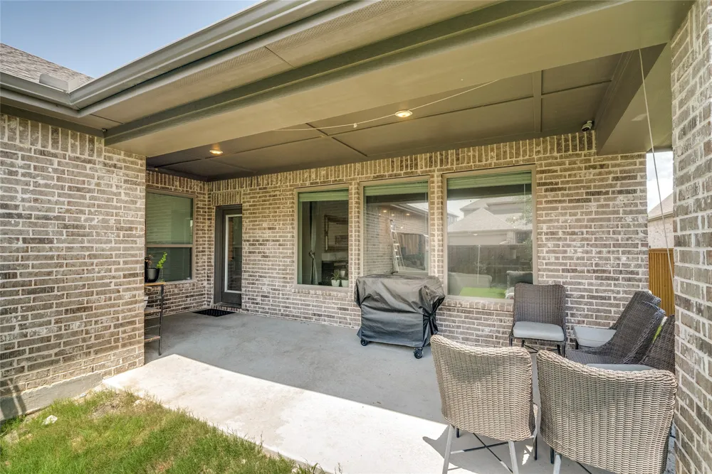 909 Almond Blossom Circle Crowley, TX 76036