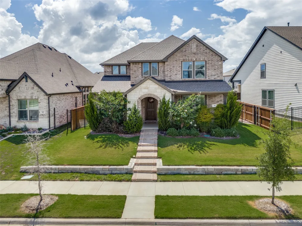 909 Almond Blossom Circle Crowley, TX 76036