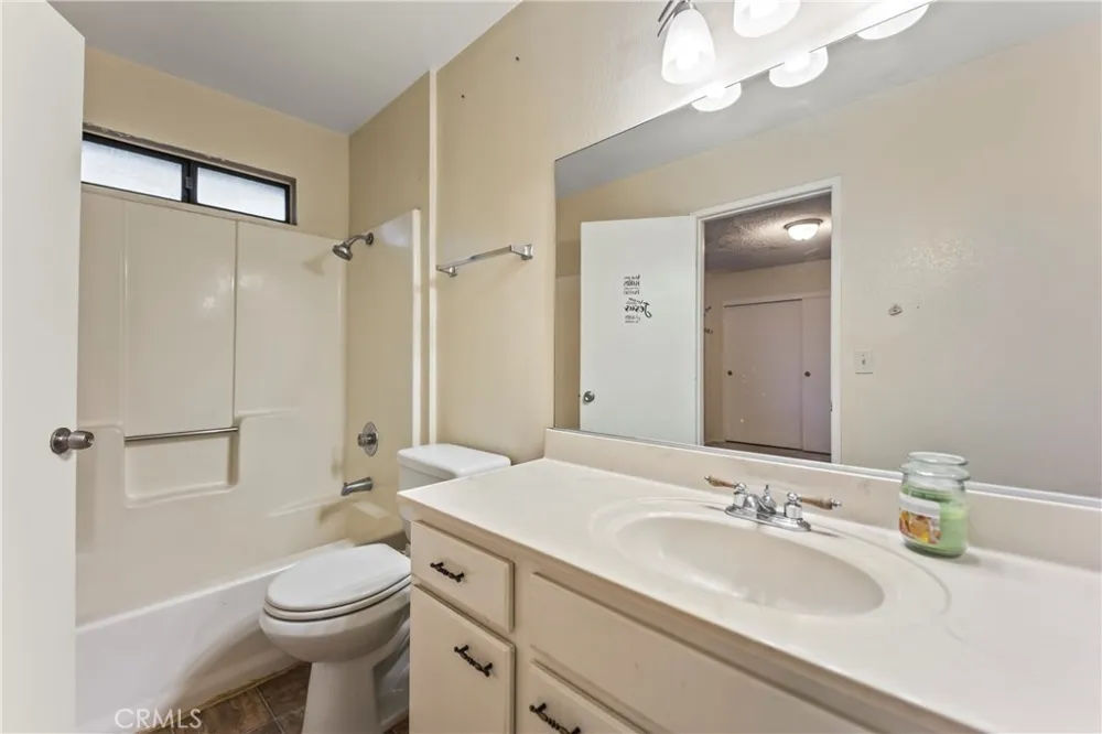 16414 Cornuta #8 Bellflower, CA 90706