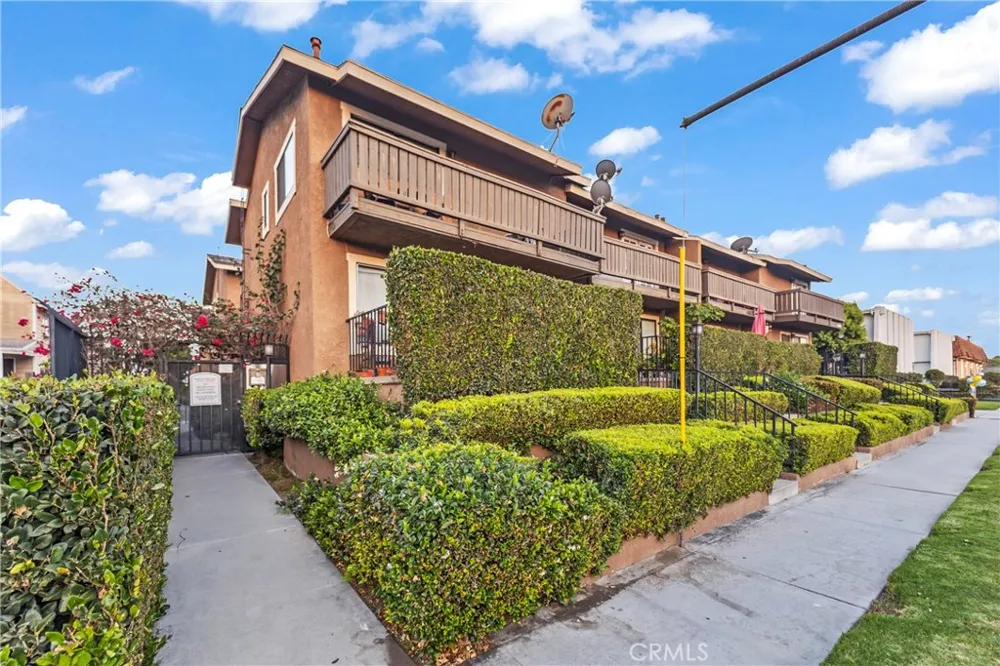 16414 Cornuta #8 Bellflower, CA 90706