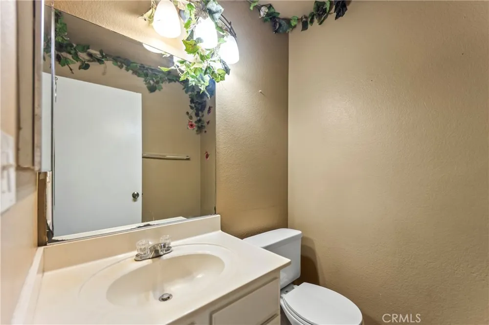 16414 Cornuta #8 Bellflower, CA 90706