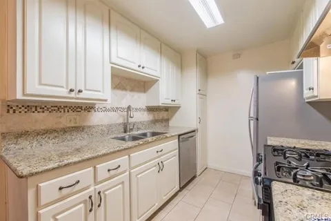 601 E Orange Grove #103