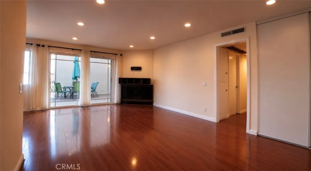 601 E Orange Grove #103 Burbank, CA 91501