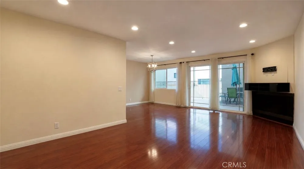 601 E Orange Grove #103 Burbank, CA 91501
