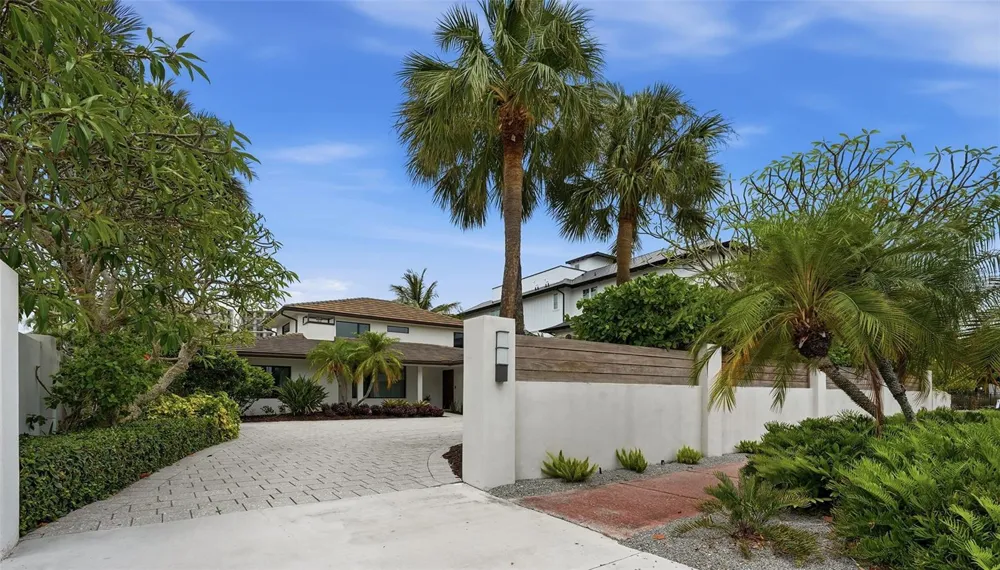 541 S WASHINGTON DRIVE Sarasota, FL 34236