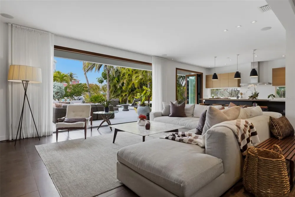 541 S WASHINGTON DRIVE Sarasota, FL 34236