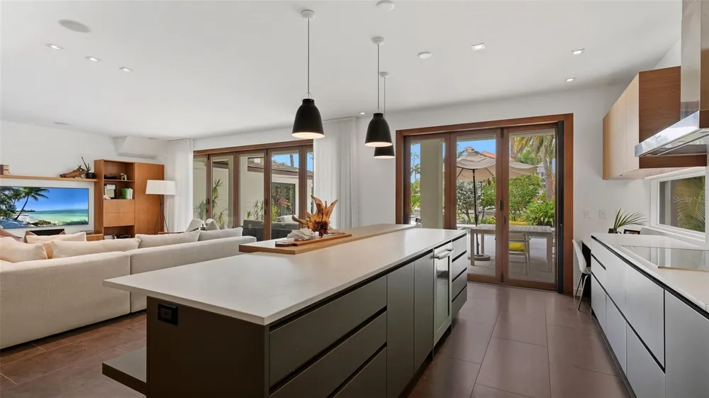 541 S WASHINGTON DRIVE Sarasota, FL 34236