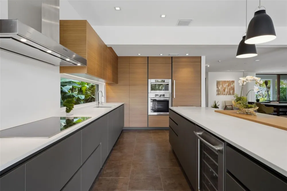 541 S WASHINGTON DRIVE Sarasota, FL 34236
