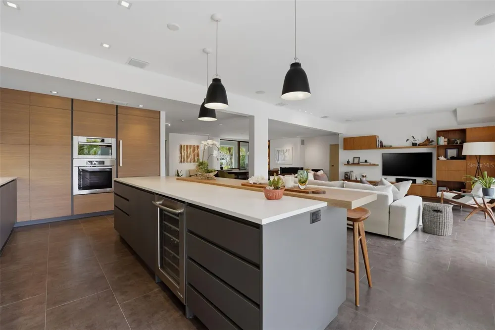 541 S WASHINGTON DRIVE Sarasota, FL 34236
