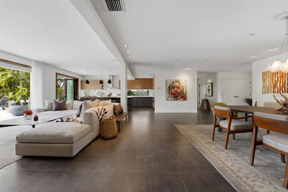 541 S WASHINGTON DRIVE Sarasota, FL 34236